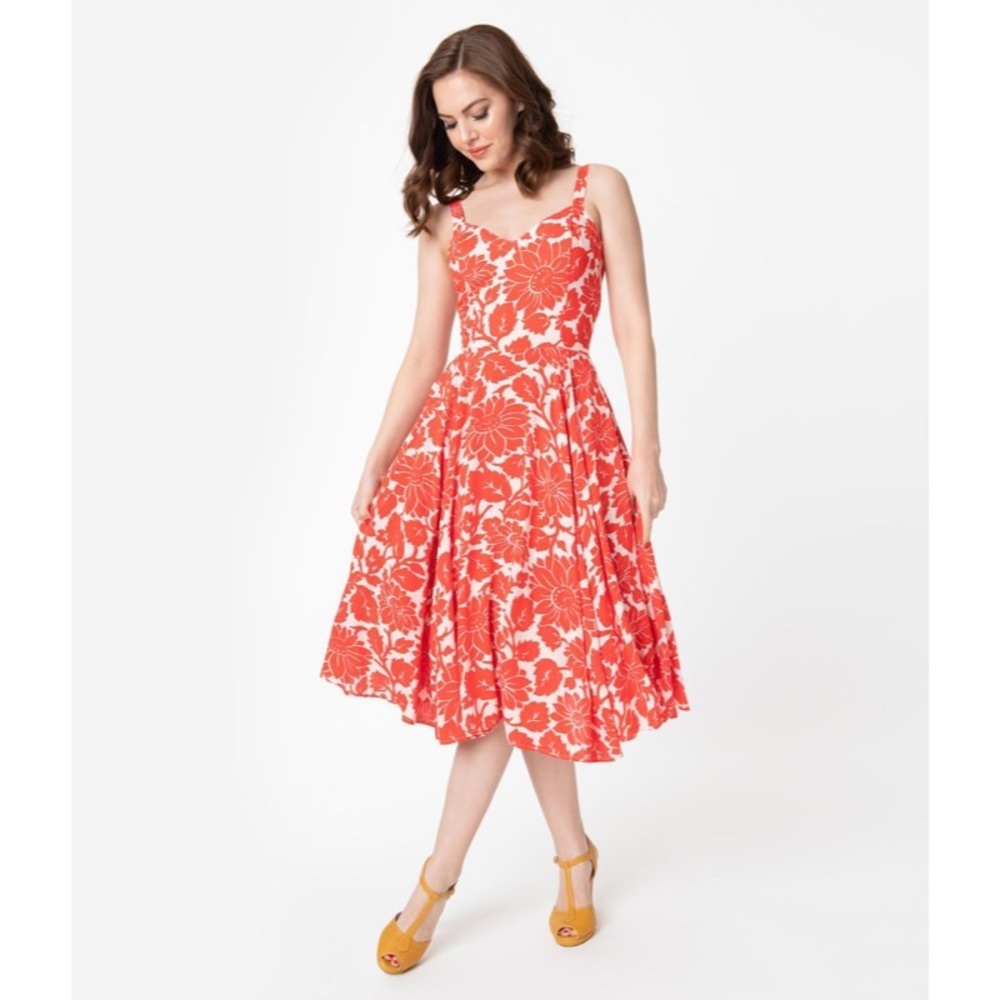 Vera Dress in Dahlia Rosas - Picture 6 of 11